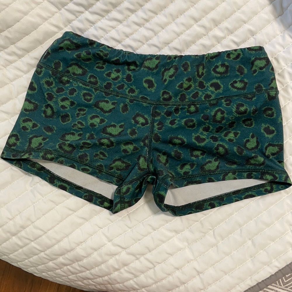 Fleo green shorts